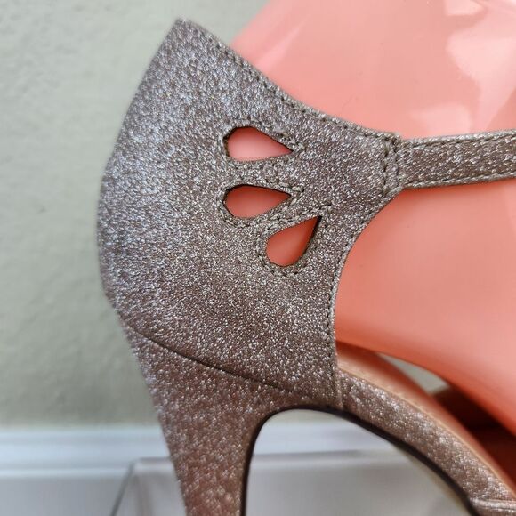 ☔️🩵NIB Champagne Glitter Pepper Mary Jane Buckled T-Strap Heels Size 8 - Picture 8 of 12